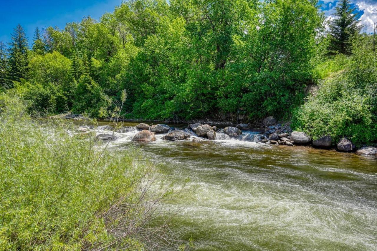 Riverfront Family-Friendly Condo Avon Eksteriør bilde
